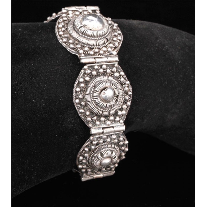 Charming Vintage Silver Ethnic Style Bracelet. Vintage Ethnic Style. 1970's