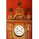Fantástico Reloj de Pared Tallado a Mano en Madera de Ciprés. Siglo XIX