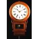 Atractivo Reloj de Pared de Madera Maciza y Taracea. Norteamérica, 1920-30