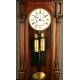 Exclusivo Reloj de Pared Vienés en Madera de Nogal, 1880. Precioso, Funciona a la Perfección