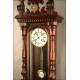 Importante Reloj de Pared Alemán. Año 1.900. Realizado en Madera Maciza. Funciona Perfectamente