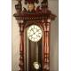 Importante Reloj de Pared Alemán. Año 1.900. Realizado en Madera Maciza. Funciona Perfectamente