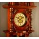 Precioso Reloj de Pared Junghans en Madera de Nogal, Circa 1920. Bien Conservado y Funcionando