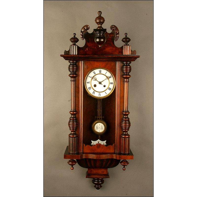 Reloj de Pared de Madera, de Principios del Siglo XX. Muy Bien Conservado,  Da las Horas y los Cuartos