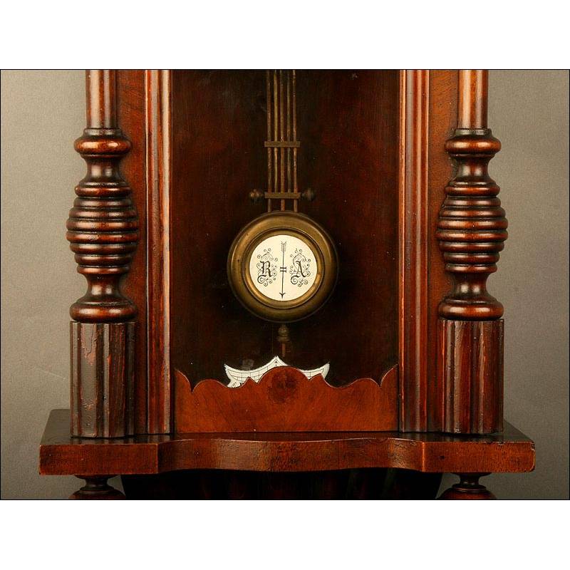 Reloj de Pared de Madera, de Principios del Siglo XX. Muy Bien Conservado,  Da las Horas y los Cuartos