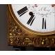 Delicado Reloj de Pared Morez Fabricado en Francia en 1920. Bronce Repujado, Funcionando Bien