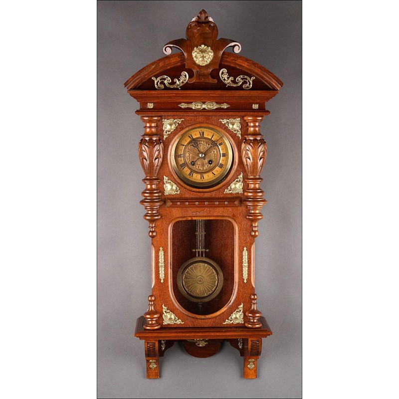 Elegante Reloj de Pared Francés del Año 1890. Muy Bien Conservado y Funcionando a la Perfección