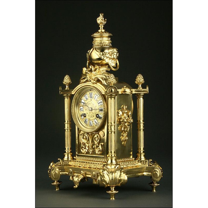 Beautiful French Bronze Mantel Clock. Year 1.880. Perfect Condition