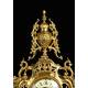 Precioso Reloj de Sobremesa con Candelabros en Bronce. Francia, Siglo XIX
