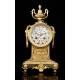 Impresionante Reloj de Sobremesa Antiguo de Bronce y Porcelana. Francia, Siglo XIX
