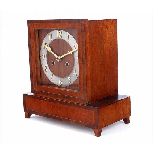 Elegant Art Deco mantel clock. 1920's-30's