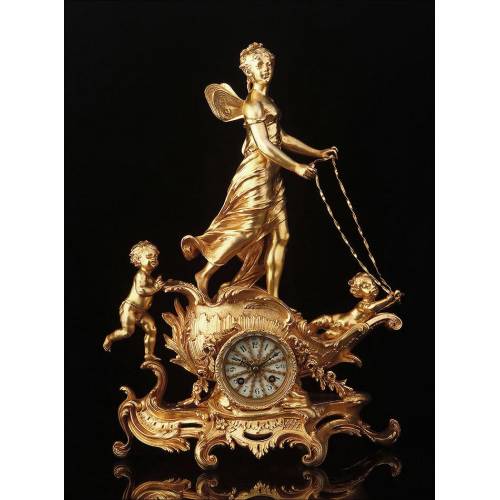 Espectacular Reloj de Sobremesa Escultórico en Muy Buen Estado. Francia, Siglo XIX