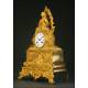 Precious French Clock in Gilded Bronze. 1st Half s. XIX. Well preserved and working