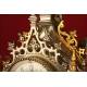 Impresionante Reloj de Sobremesa Neogótico con Dos Candelabros. Francia, Ca. 1.870. Funcionando