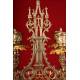 Impresionante Reloj de Sobremesa Neogótico con Dos Candelabros. Francia, Ca. 1.870. Funcionando