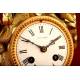 Decorativo Reloj de Sobremesa en Bronce Dorado. Segunda mitad s. XIX.