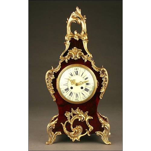 Magnificent mantel clock in wood and tortoise shell. XIX Century.