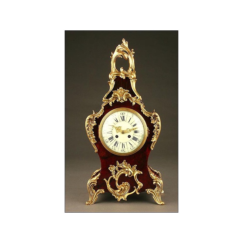 Magnificent mantel clock in wood and tortoise shell. XIX Century.