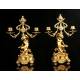 Precioso Conjunto de Reloj con Candelabros en Bronce Dorado. Francia, Siglo XIX