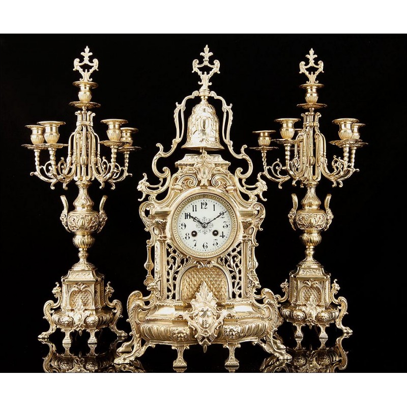 Reloj de Sobremesa con Candelabros de Bronce, Año 1900. Maquinaria Japy Fréres. Funcionando