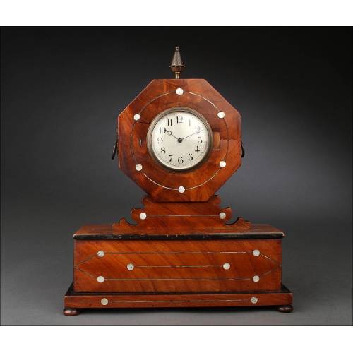 Reloj de Sobremesa Inglés de Armonioso Diseño, Fabricado en el Año 1900. En Perfecto Funcionamiento