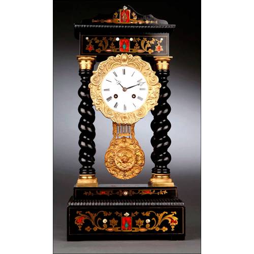 Bello Reloj Francés Tipo Pórtico con Incrustaciones. Fabricado en 1880. Funciona Perfectamente