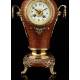 Reloj Francés de Sobremesa Tipo Ánfora. Año 1900, en Bronce Esmaltado. Perfecto Funcionamiento