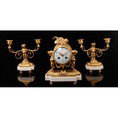 Conjunto de Reloj de Sobremesa y Candelabros en Bronce y Mármol. Francia, Siglo XIX