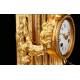 Delicado Reloj de Sobremesa Realizado en Bronce Dorado con Cupido. Francia, Siglo XIX