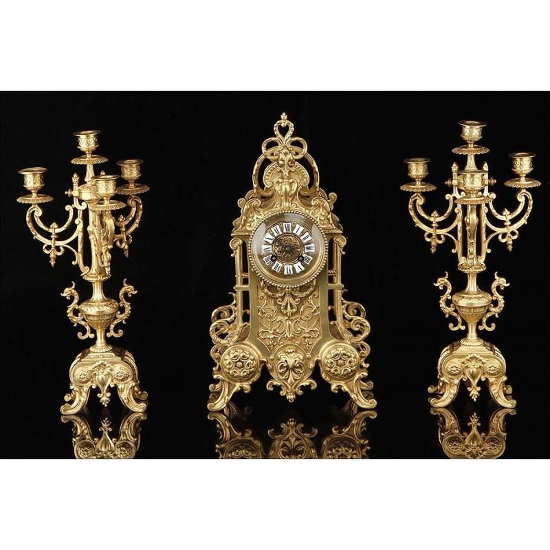 Antiguo Conjunto de Reloj de Sobremesa y Candelabros. Francia, 1900