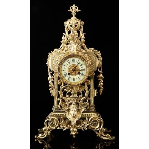 Beautiful Clock of Cast Bronze in Perfect Functioning. France, XIX Century