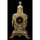 Hermoso Reloj de Bronce Fundido en Perfecto Funcionamiento. Francia, Siglo XIX