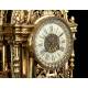 Conjunto de Reloj y Pareja de Candelabros en Bronce Dorado. Francia, S. XIX. Funcionando