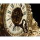 Conjunto de Reloj y Pareja de Candelabros en Bronce Dorado. Francia, S. XIX. Funcionando