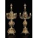 Conjunto de Reloj y Pareja de Candelabros en Bronce Dorado. Francia, S. XIX. Funcionando