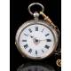 Precioso Reloj de Bolsillo Inglés en Plata Maciza. Con Llave y Cadena. Año 1885