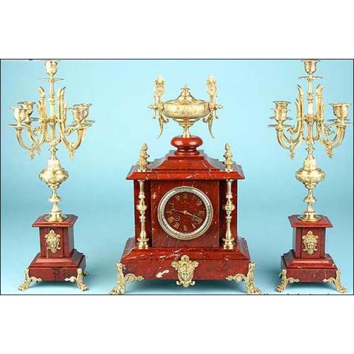 Fantástico reloj de péndulo francés en bronce y mármol. Sonería. 1880.
