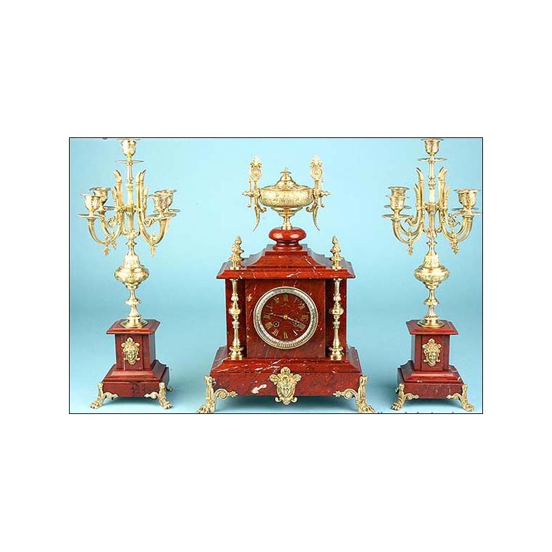 Fantástico reloj de péndulo francés en bronce y mármol. Sonería. 1880.