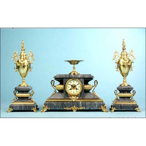 Marble and bronze mantel clock. Taps. 1900