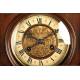 Gran reloj de pared con sonería. Castaño. 83 cms. 1900