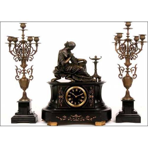 Antiguo reloj de péndulo Francés con sonería. Bronce y mármol. 1890