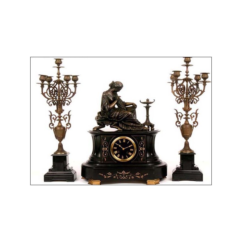 Antiguo reloj de péndulo Francés con sonería. Bronce y mármol. 1890