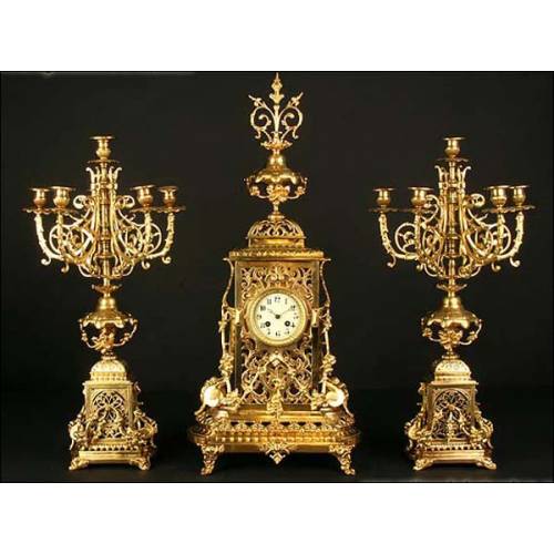 Bronze mantel clock with garnish. 1880