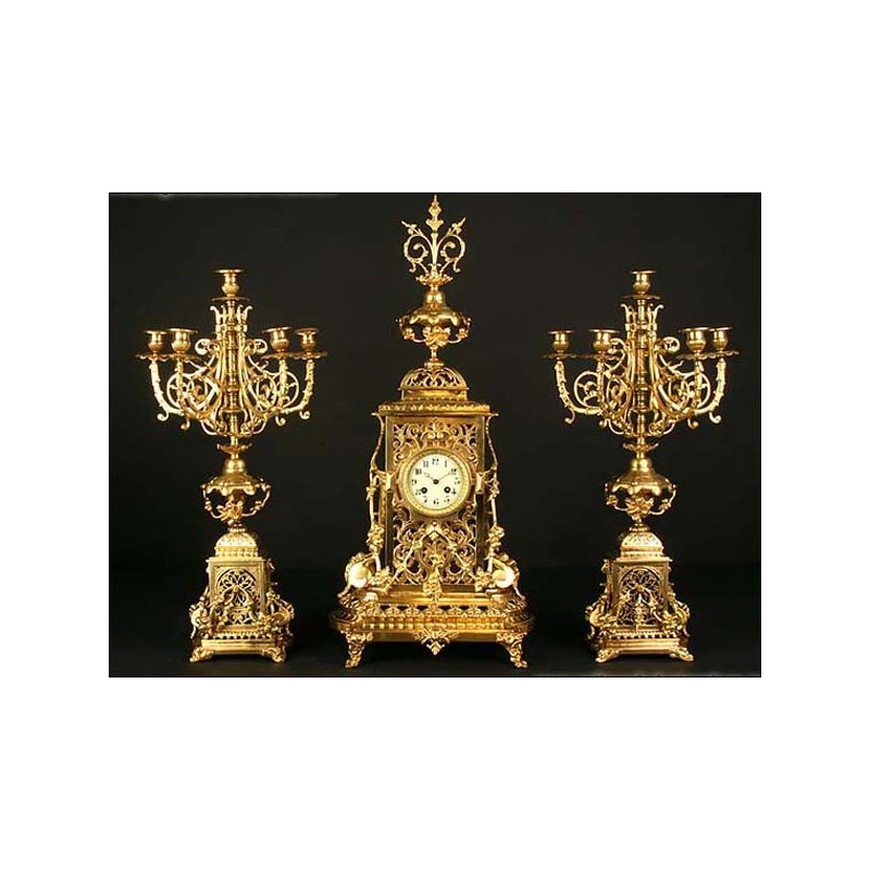 Bronze mantel clock with garnish. 1880