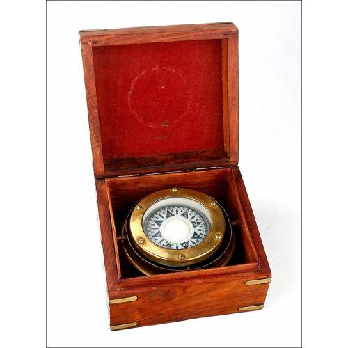 Kelvin & Hughes Marine Compass in Excellent Condition. England, 1950's