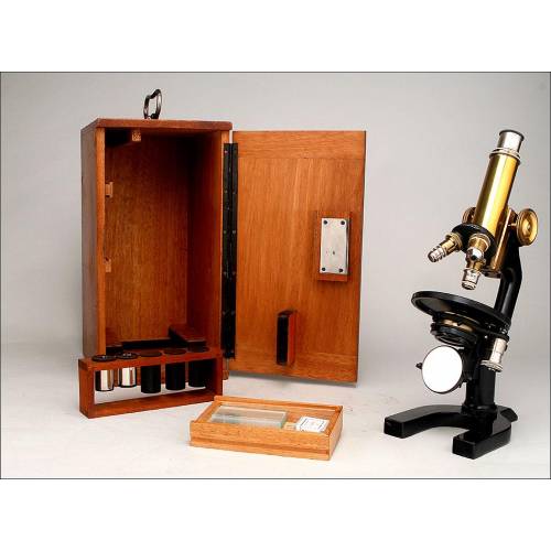 Fantástico Microscopio C. Reichert en Perfecto Estado de Funcionamiento. Viena, Circa 1920