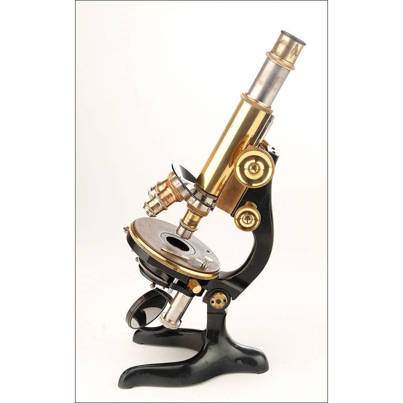 Scientifique: Microscope en bronze et accessoires E. LEI…