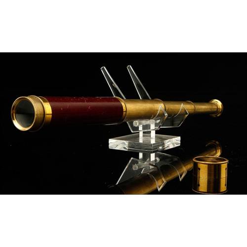 Beautiful antique spyglass in very good condition. Late 19th Century
