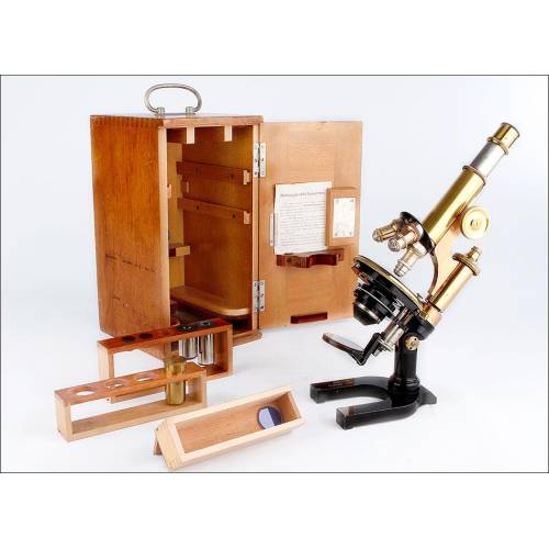 Antique E. Leitz Wetlzar Microscope in Excellent Condition. Germany, 1912