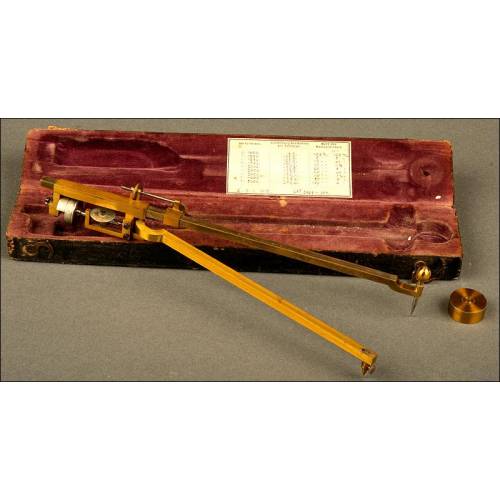 German Polar Planimeter from 1.913. Original Case. Well preserved and with all its parts.